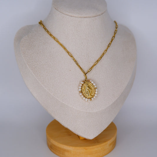 Colar Medalha com Pérolas