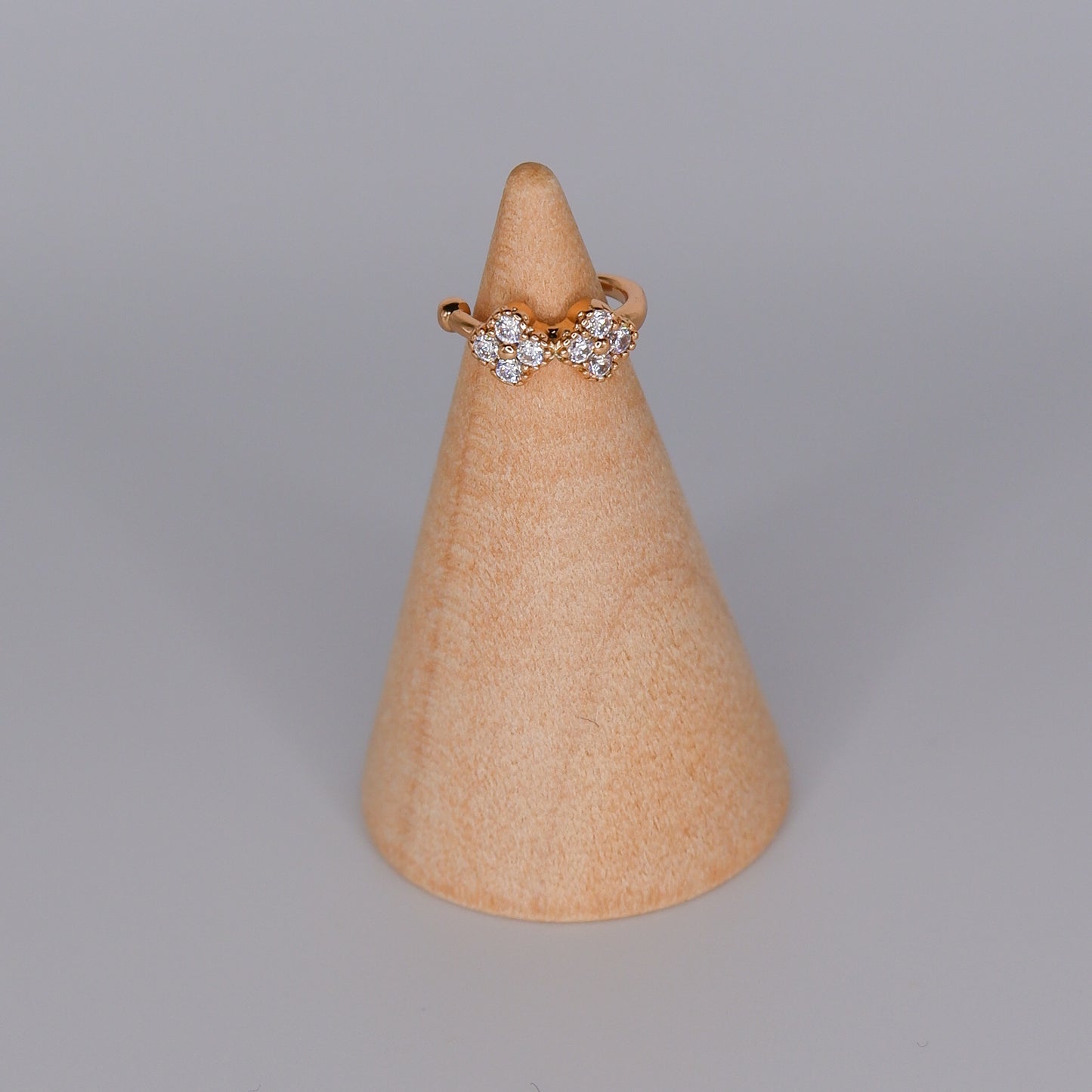Earcuff Hipoalergénica com duas Flores