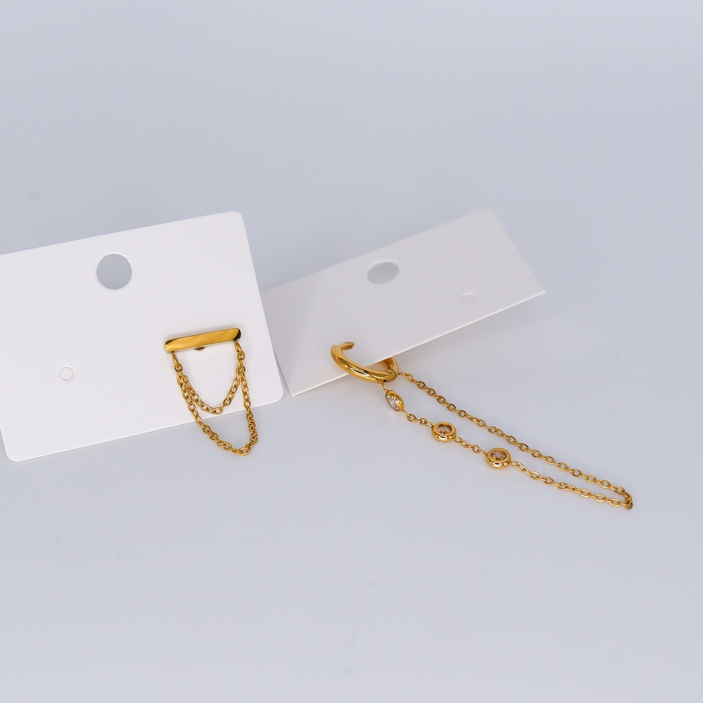 Brinco de Espeto Risco com Corrente e Argola com Corrente e Brilhos