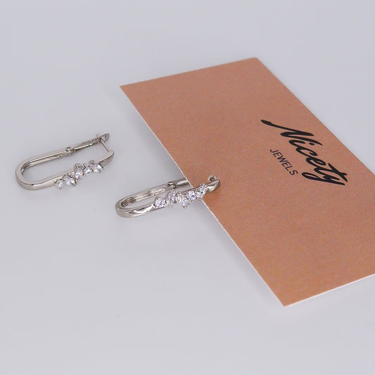 Argola Prateada Retangular com Brilhos