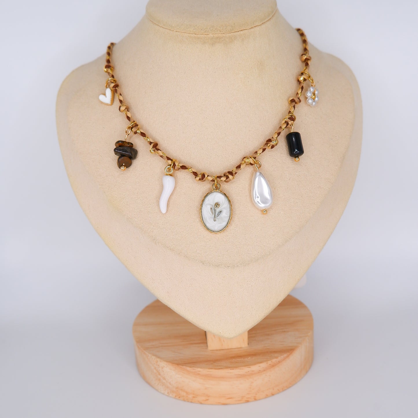 Colar de Fio com Pendentes