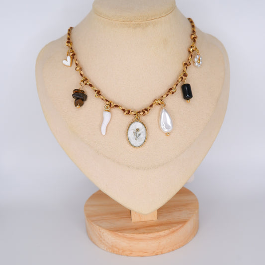 Colar de Fio com Pendentes