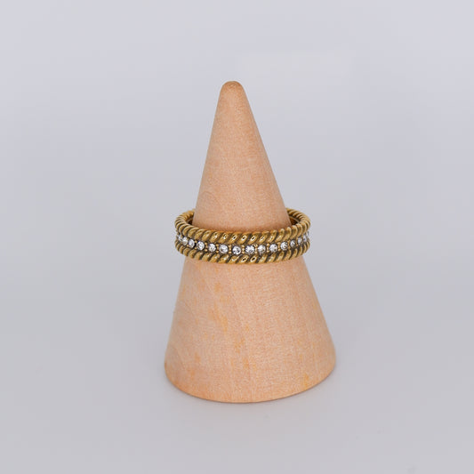 Anel Dourado com Brilhantes