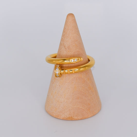 Anel Dourado Prego com Brilhantes