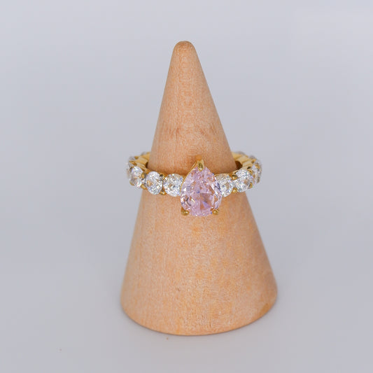 Anel Dourado Brilhantes com Gota Rosa Bebé