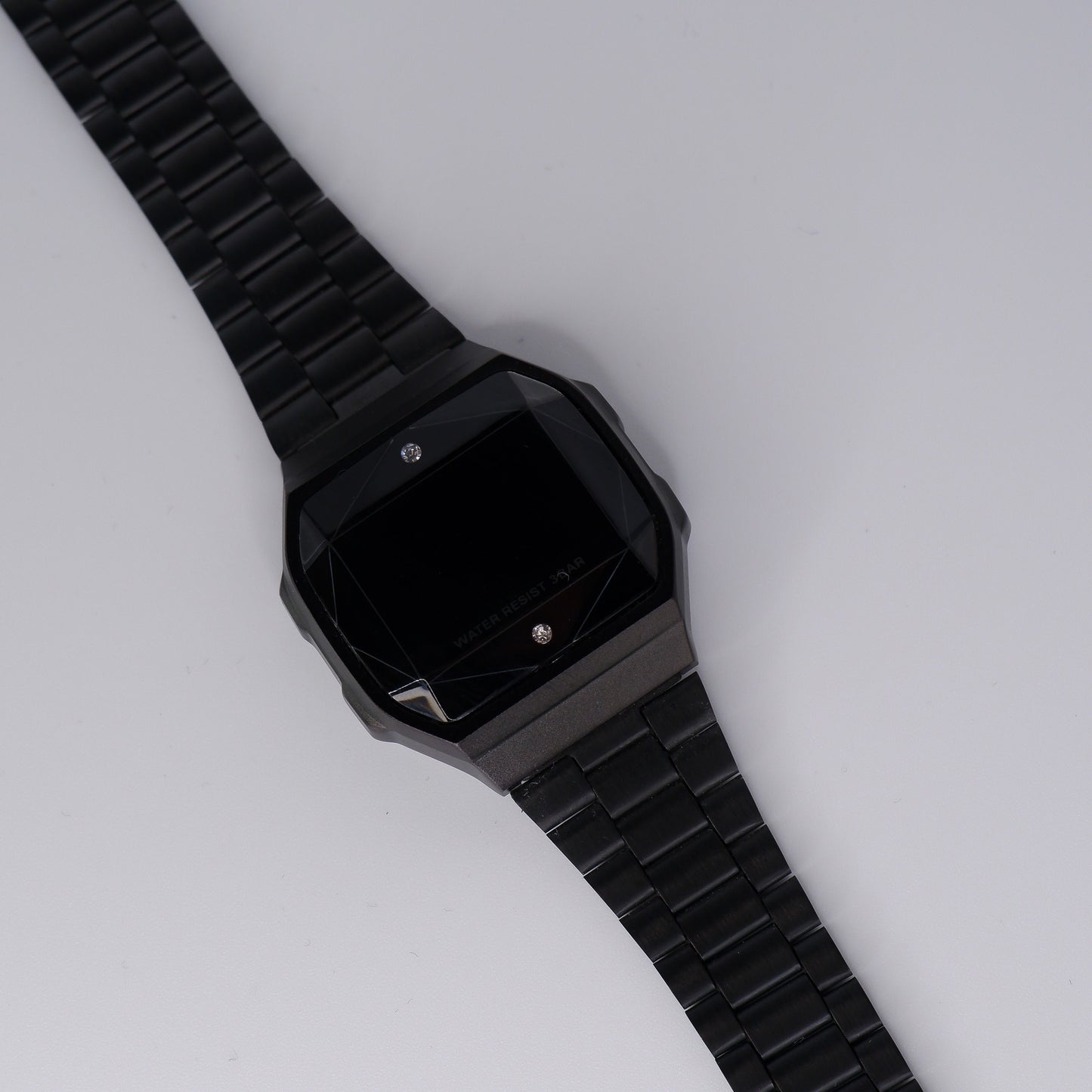 Relógio quadrado preto